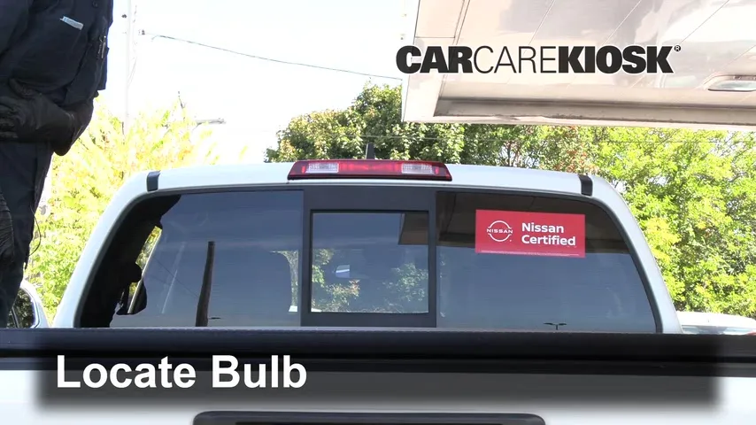 2022 Nissan Frontier SV 3.8L V6 Éclairage Feu de freinage central (remplacer l'ampoule)